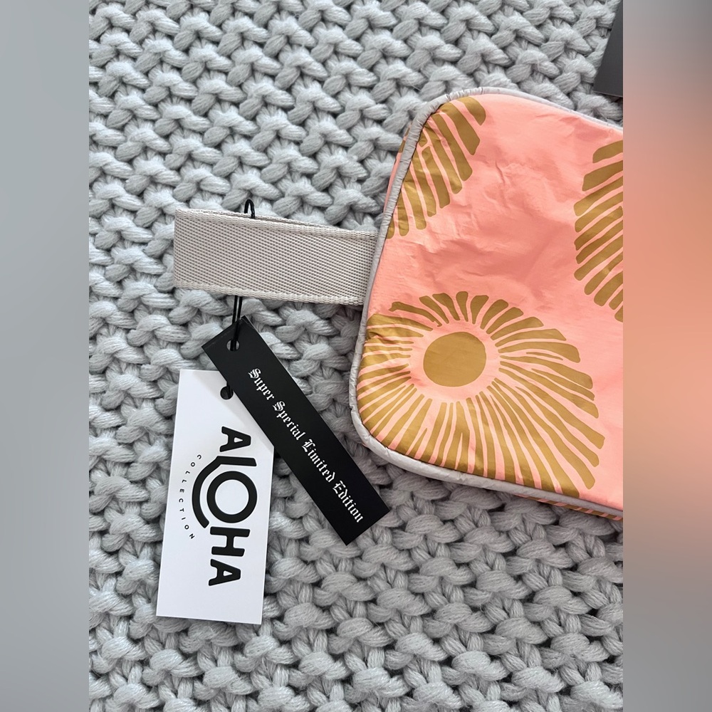 Aloha Collection• SUPER SPECIAL LIMITED EDITION DOPP KIT in OPIHI NUI - Picture 3 of 9